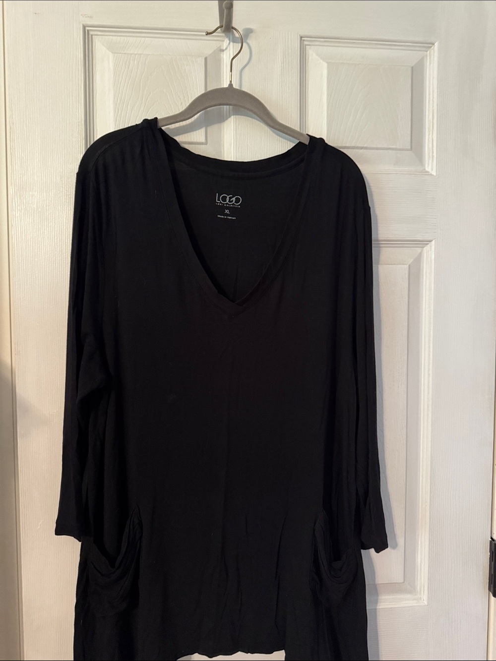 LOGO by Lori Goldstein Black V-Neck Long Sleeve Tunic Tee